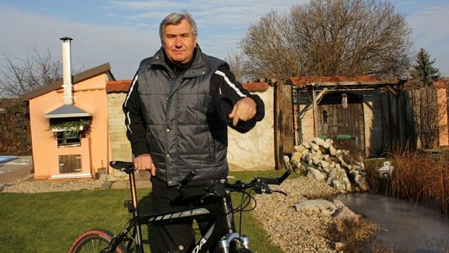 Někdejší slavný cyklista Jan Smolík. Někdejší slavný cyklista Jan Smolík.