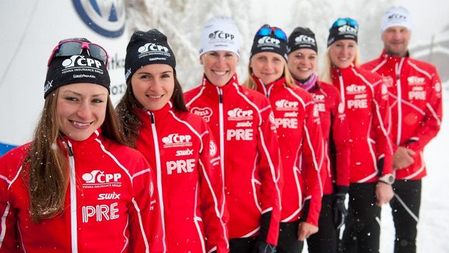 Běžkyně na lyžích Petra Nováková (vlevo) s reprezentačními kolegyněmi. Běžkyně na lyžích Petra Nováková (vlevo) s reprezentačními kolegyněmi.
