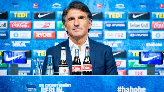 Hertha BSC představila na tiskové konferenci nového kouče - je jím Bruno Labbadia. Hertha BSC představila na tiskové konferenci nového kouče - je jím Bruno Labbadia.