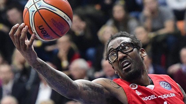 Amar'e Stoudemire z Hapoelu v duelu s Nymburkem. Amar'e Stoudemire z Hapoelu v duelu s Nymburkem.