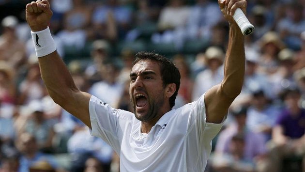 Obrovskou radost měl Marin Čilič po vítězství nad Johnem Isnerem ve 3. kole Wimbledonu. Obrovskou radost měl Marin Čilič po vítězství nad Johnem Isnerem ve 3. kole Wimbledonu.