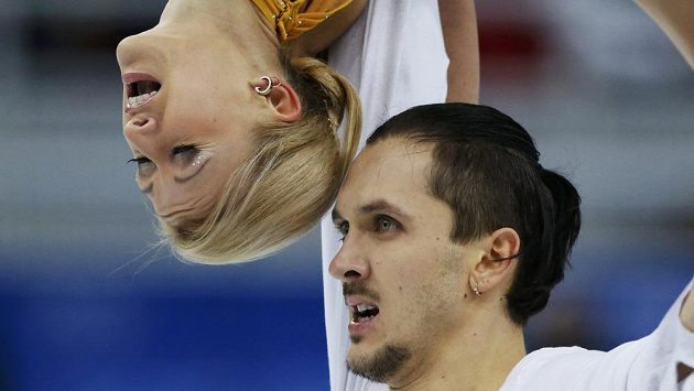 Taťtjana Volosožarová a Maxim Trankov, vítězové krasobruslařské soutěže sportovních dvojic. Taťtjana Volosožarová a Maxim Trankov, vítězové krasobruslařské soutěže sportovních dvojic.