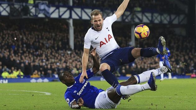Fotbalisté Tottenhamu zvítězili v předvánočním duelu na hřišti Evertonu 6:2. Fotbalisté Tottenhamu zvítězili v předvánočním duelu na hřišti Evertonu 6:2.
