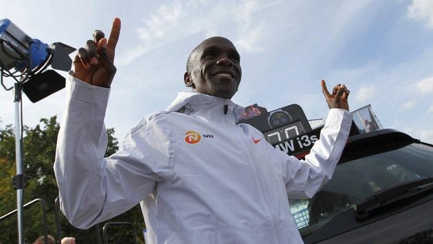 Kipchoge překvapivě nebyl jediný, kdo letos v Berlíně získal světový rekord. Kipchoge překvapivě nebyl jediný, kdo letos v Berlíně získal světový rekord.