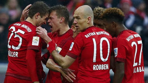 Fotbalisté Bayernu se radují z obratu proti Darmstadtu. Fotbalisté Bayernu se radují z obratu proti Darmstadtu.