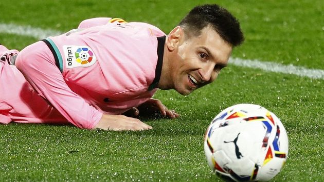 Barcelonský Lionel Messi se prý dohodl s klubem na tom, kdy mu budou doplaceny bonusy, jež mu zaručuje smlouva. Barcelonský Lionel Messi se prý dohodl s klubem na tom, kdy mu budou doplaceny bonusy, jež mu zaručuje smlouva.