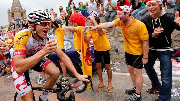 Cyklistický tým Lotto Soudal jezdcům i dalším zaměstnancům alkohol. Cyklistický tým Lotto Soudal jezdcům i dalším zaměstnancům alkohol.