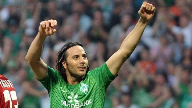 Útočník Claudio Pizarro se vrací do Brém. Útočník Claudio Pizarro se vrací do Brém.