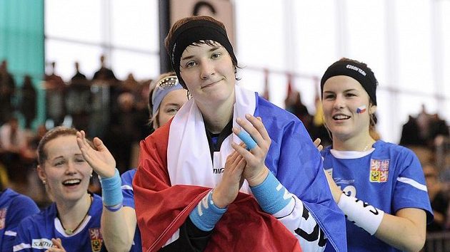 Česká brankářka Jana Christianová po zisku bronzových medailí na MS ve Švýcarsku. Česká brankářka Jana Christianová po zisku bronzových medailí na MS ve Švýcarsku.