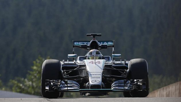 Lewis Hamilton s vozem Mercedes Lewis Hamilton s vozem Mercedes