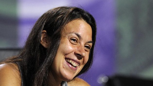 Francouzská tenistka Marion Bartoliová po výhře v londýnském Wimbledonu. Francouzská tenistka Marion Bartoliová po výhře v londýnském Wimbledonu.