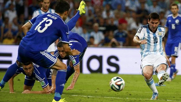 Tak skóruje Lionel Messi... Tak skóruje Lionel Messi...