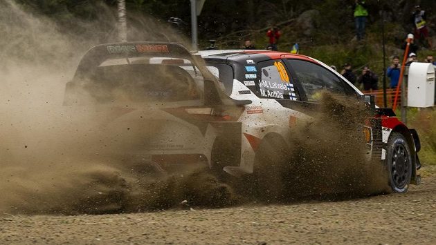 První etapu Finské rallye vyhrál domácí jezdec Jari-Matti Latvala s toyotou První etapu Finské rallye vyhrál domácí jezdec Jari-Matti Latvala s toyotou