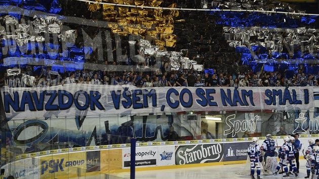 Fanoušci hokejistů brněnské Komety v DRFG Aréně. Fanoušci hokejistů brněnské Komety v DRFG Aréně.