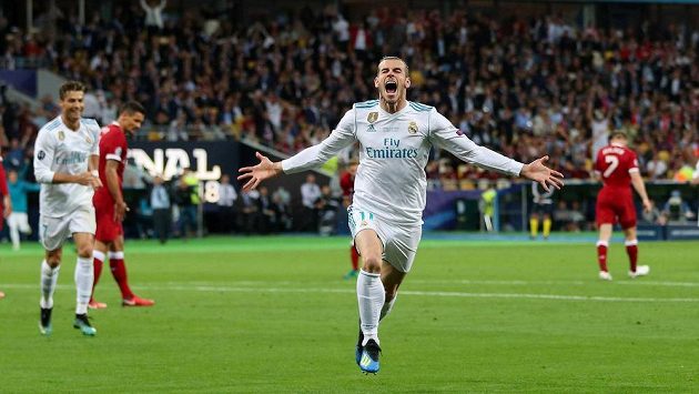 Gareth Bale z Realu slaví gól ve finále Ligy mistrů. Gareth Bale z Realu slaví gól ve finále Ligy mistrů.