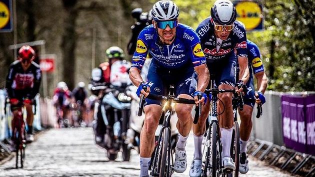 Cyklista Zdeněk Štybar se podrobil zákroku kvůli srdeční arytmii. Cyklista Zdeněk Štybar se podrobil zákroku kvůli srdeční arytmii.