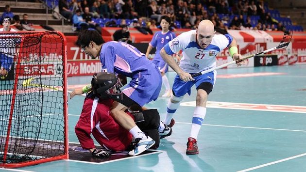 Kapitán české reprezentace Milan Fridrich se prosazuje proti Japonsku Kapitán české reprezentace Milan Fridrich se prosazuje proti Japonsku