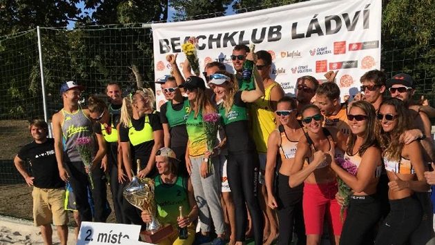 Unikátní mistrovství republiky klubů v plážovém volejbalu se bude hrát v pražském Beachklubu Ládví. Unikátní mistrovství republiky klubů v plážovém volejbalu se bude hrát v pražském Beachklubu Ládví.