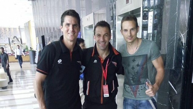 Zleva Pavel Eliáš, Alessandro del Piero a Jakub Podaný. Zleva Pavel Eliáš, Alessandro del Piero a Jakub Podaný.