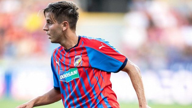 Záložník Aleš Čermák z Viktorie Plzeň v akci Záložník Aleš Čermák z Viktorie Plzeň v akci
