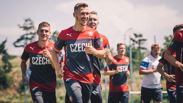 Reprezentační devatenáctka už se chystá v Gruzii na úvodní duel evropského šampionátu proti Švédům. Reprezentační devatenáctka už se chystá v Gruzii na úvodní duel evropského šampionátu proti Švédům.