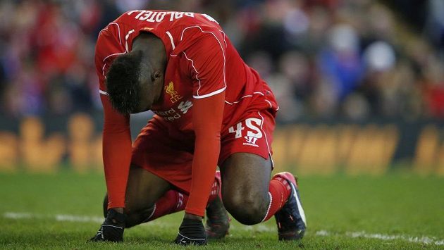 Liverpoolský útočník Mario Balotelli zpytuje svědomí v pohárovém duelu s Blackburnem. Liverpoolský útočník Mario Balotelli zpytuje svědomí v pohárovém duelu s Blackburnem.