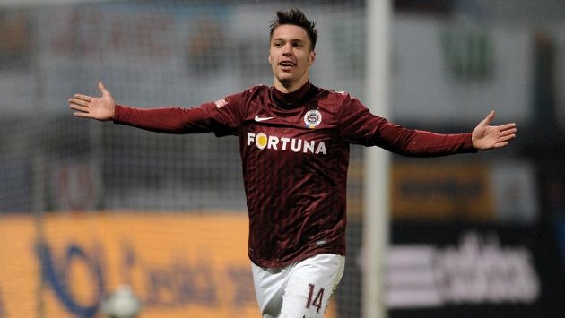 Václav Kadlec ze Sparty oslavuje svůj druhý gól. Václav Kadlec ze Sparty oslavuje svůj druhý gól.