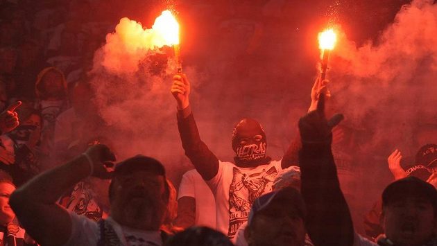 Fanoušci Baníku při finále poháru proti Slavii. Fanoušci Baníku při finále poháru proti Slavii.