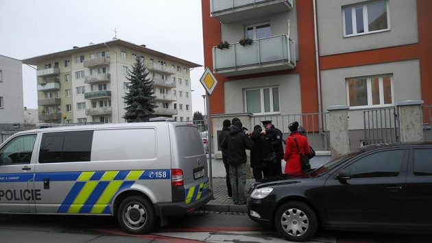 Policejní mluvčí informuje novináře o přepadení Petry Kvitové. Policejní mluvčí informuje novináře o přepadení Petry Kvitové.