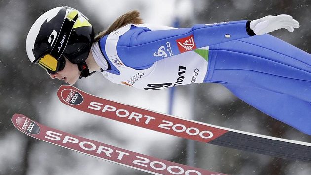 Francouzka Lucile Moratová při kvalifikaci skoku žen na lyžích na MS v Lahti. Francouzka Lucile Moratová při kvalifikaci skoku žen na lyžích na MS v Lahti.