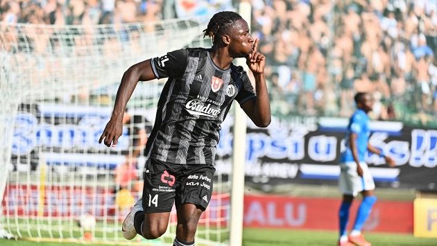 Útočník Českých Budějovic Fortune Bassey slaví gól proti Baníku Ostrava v zápase 3. kola Fortuna ligy. Útočník Českých Budějovic Fortune Bassey slaví gól proti Baníku Ostrava v zápase 3. kola Fortuna ligy.