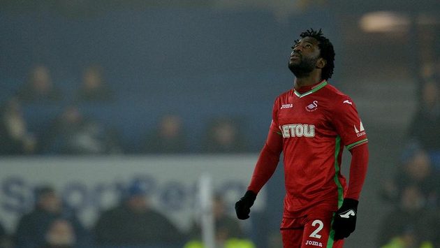 Fotbalista Swansea City Wilfried Bony během utkání s Evertonem. Fotbalista Swansea City Wilfried Bony během utkání s Evertonem.