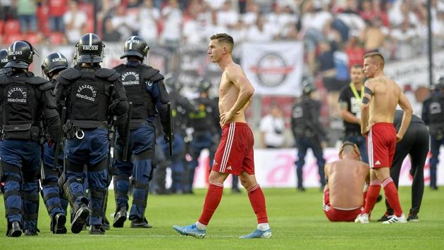 Těžkooděnci na trávníku v Debrecenu Těžkooděnci na trávníku v Debrecenu