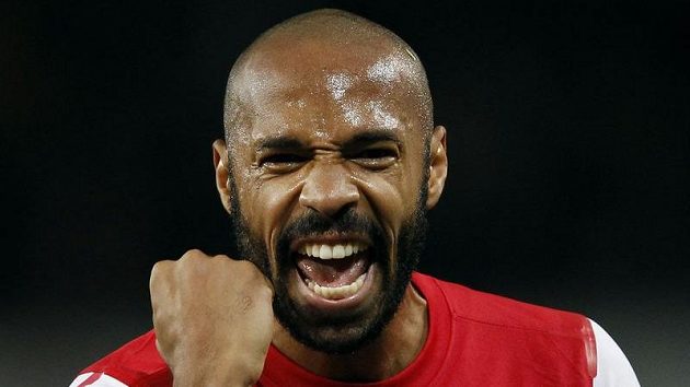 Útočník Arsenalu Thierry Henry se raduje z gólu. Útočník Arsenalu Thierry Henry se raduje z gólu.