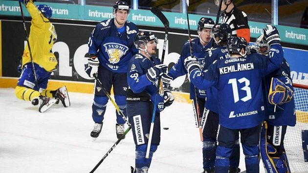 radost hokejistů Finska během duelu se Švédy na turnaji Karjala. radost hokejistů Finska během duelu se Švédy na turnaji Karjala.