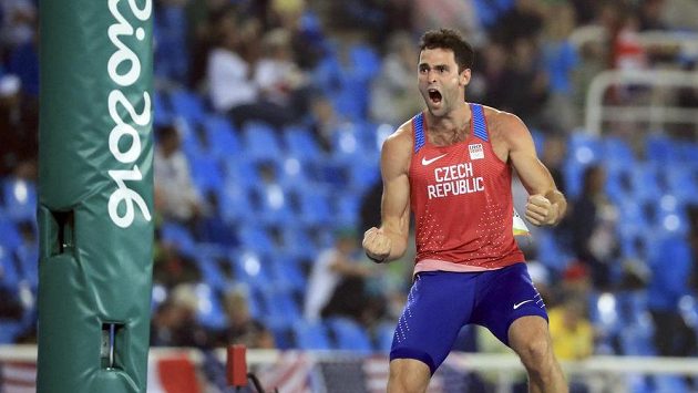 Euforie tyčkaře Jana Kudličky v olympijském finále. Euforie tyčkaře Jana Kudličky v olympijském finále.