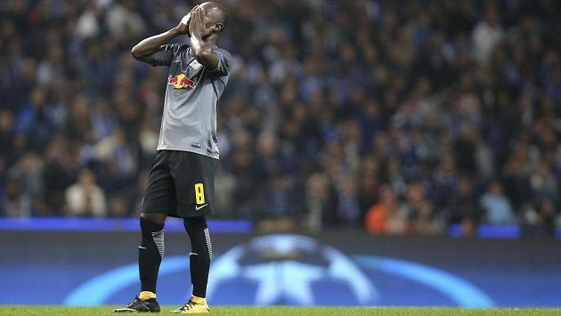 Záložník bundesligového vicemistra Lipska Naby Keita dostal od německých úřadů obří pokutu 415 000 eur (10,6 miliónu korun) za pokus o dvojnásobný podvod. Záložník bundesligového vicemistra Lipska Naby Keita dostal od německých úřadů obří pokutu 415 000 eur (10,6 miliónu korun) za pokus o dvojnásobný podvod.