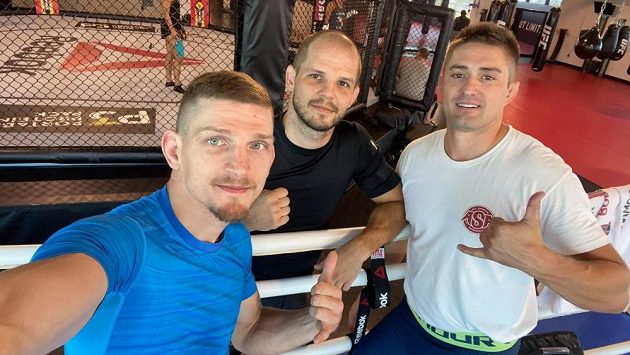 Jan Maršálek (uprostřed), Jakub Kašpar (vpravo) a David Dvořák při tréninku. Fotka nesmí chybět. Jan Maršálek (uprostřed), Jakub Kašpar (vpravo) a David Dvořák při tréninku. Fotka nesmí chybět.