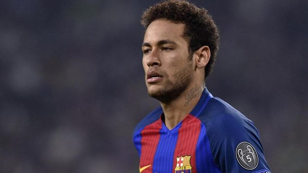 Barcelonský Brazilec Neymar do utkání s Realem Madrid nezasáhne. Barcelonský Brazilec Neymar do utkání s Realem Madrid nezasáhne.