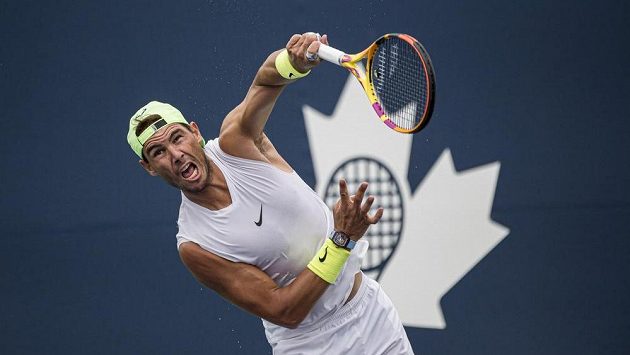 Rafael Nadal při tréninku v Torontu. Rafael Nadal při tréninku v Torontu.