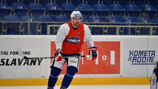 Obránce Zbyněk Michálek se už na extraligu chystá s Kometou. Obránce Zbyněk Michálek se už na extraligu chystá s Kometou.