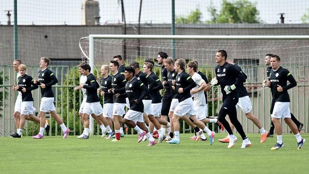 Fotbalisté Slavie Praha během zahájení letní přípravy. Fotbalisté Slavie Praha během zahájení letní přípravy.