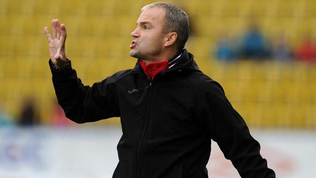 Trenér Baníku Ostrava Radomír Korytář. Trenér Baníku Ostrava Radomír Korytář.
