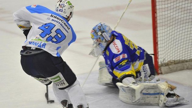 Jakub Sedláček inkasuje gól z hole plzeňského Jana Kováře. Jakub Sedláček inkasuje gól z hole plzeňského Jana Kováře.