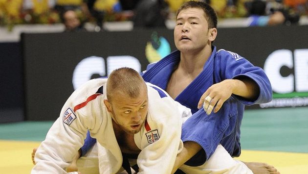 Alexandr Jurečka (v bílém) ještě v souboji s Tsogtgerelou Khutagou z Mongolska. Alexandr Jurečka (v bílém) ještě v souboji s Tsogtgerelou Khutagou z Mongolska.