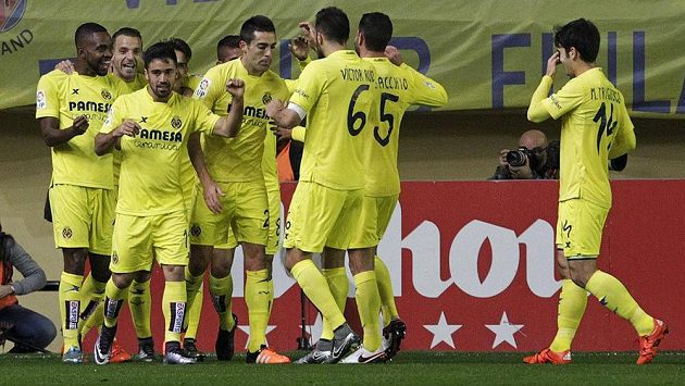 Fotbalisté Villarrealu se radují z gólu proti Realu Madrid. Fotbalisté Villarrealu se radují z gólu proti Realu Madrid.