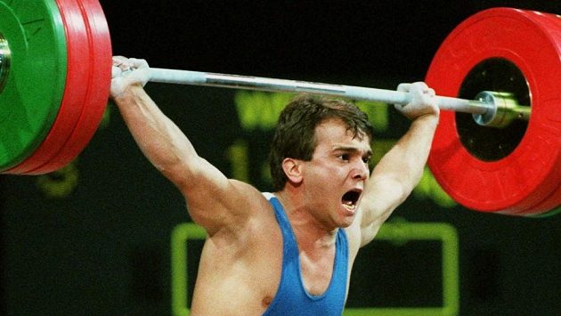 Trojnásobný olympijský vítěz ve vzpírání Naim Süleymanoglu. Trojnásobný olympijský vítěz ve vzpírání Naim Süleymanoglu.