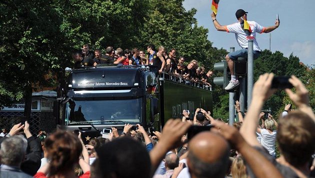 Němečtí fotbaloví mistři světa zůstávají nejlepším týmem podle FIFA. Němečtí fotbaloví mistři světa zůstávají nejlepším týmem podle FIFA.