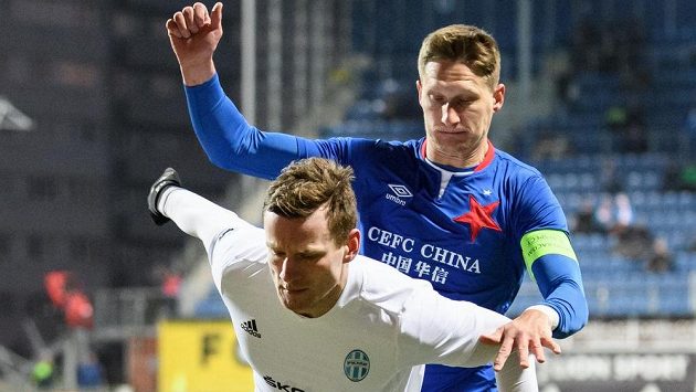 Antonín Křapka (vpředu) z Mladé Boleslavi a Milan Škoda ze Slavie. Antonín Křapka (vpředu) z Mladé Boleslavi a Milan Škoda ze Slavie.