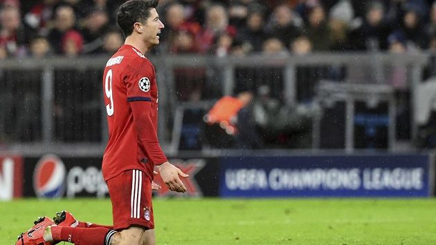 Kanonýr Robert Lewandowski sice gól dal, ale jeho Bayernu stačil jen na remízu. Kanonýr Robert Lewandowski sice gól dal, ale jeho Bayernu stačil jen na remízu.